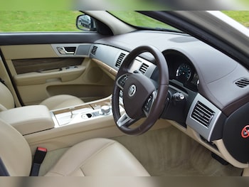 Used Jaguar XF 2011 for sale - 76076122: Photo