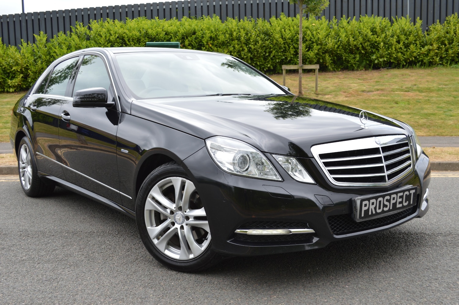 Used Mercedes-Benz E Class 2011 for sale - 76477738: Photo 1