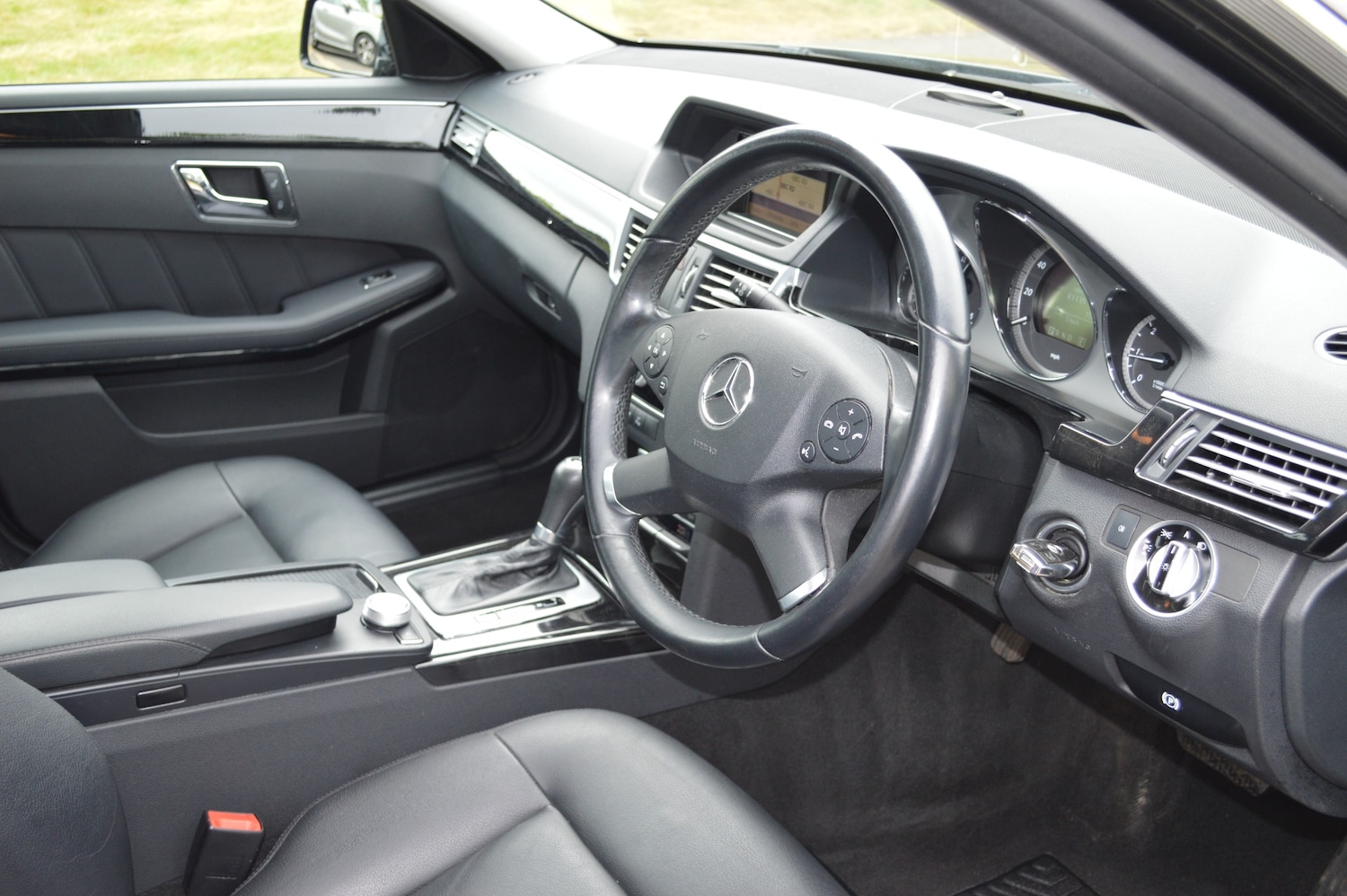 Used Mercedes-Benz E Class 2011 for sale - 76477738: Photo 2