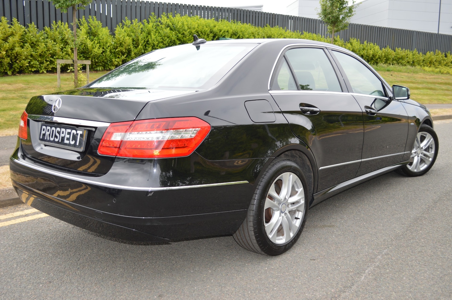 Used Mercedes-Benz E Class 2011 for sale - 76477738: Photo 3
