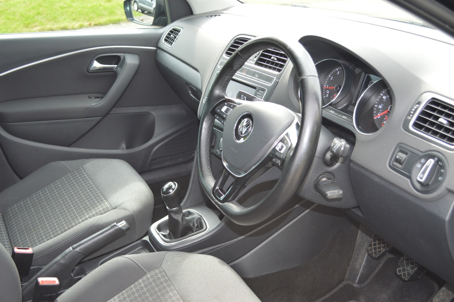 Used Volkswagen Polo 2017 for sale - 76046443: Photo 2