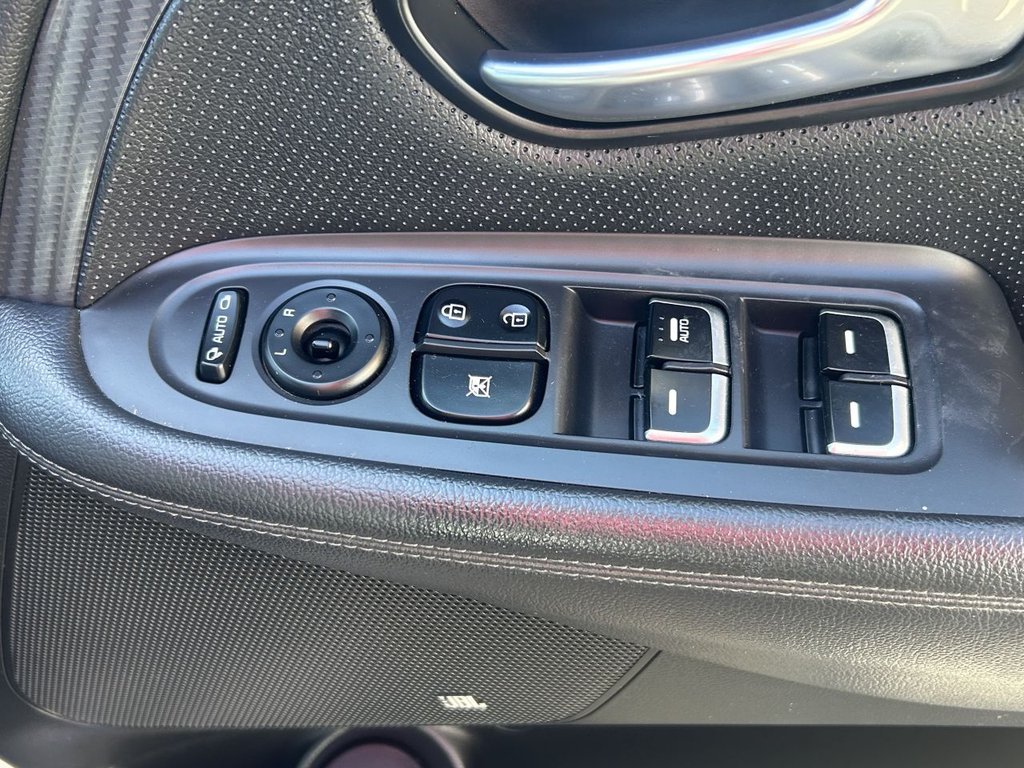 Used Kia Carens 2018 for sale - 76185192: Photo 24