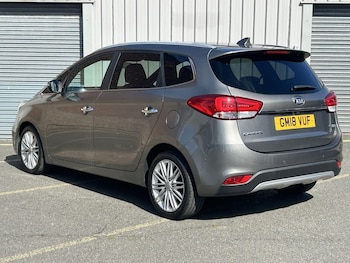 Used Kia Carens 2018 for sale - 76185192: Photo 3