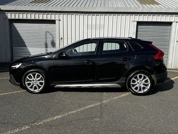 Used Volvo V40 2017 for sale - 75876951: Photo