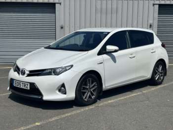 2015 (15) - 1.8 VVT-h Icon Plus Hatchback 5dr Petrol Hybrid CVT Euro 5 (s/s) (136 ps)