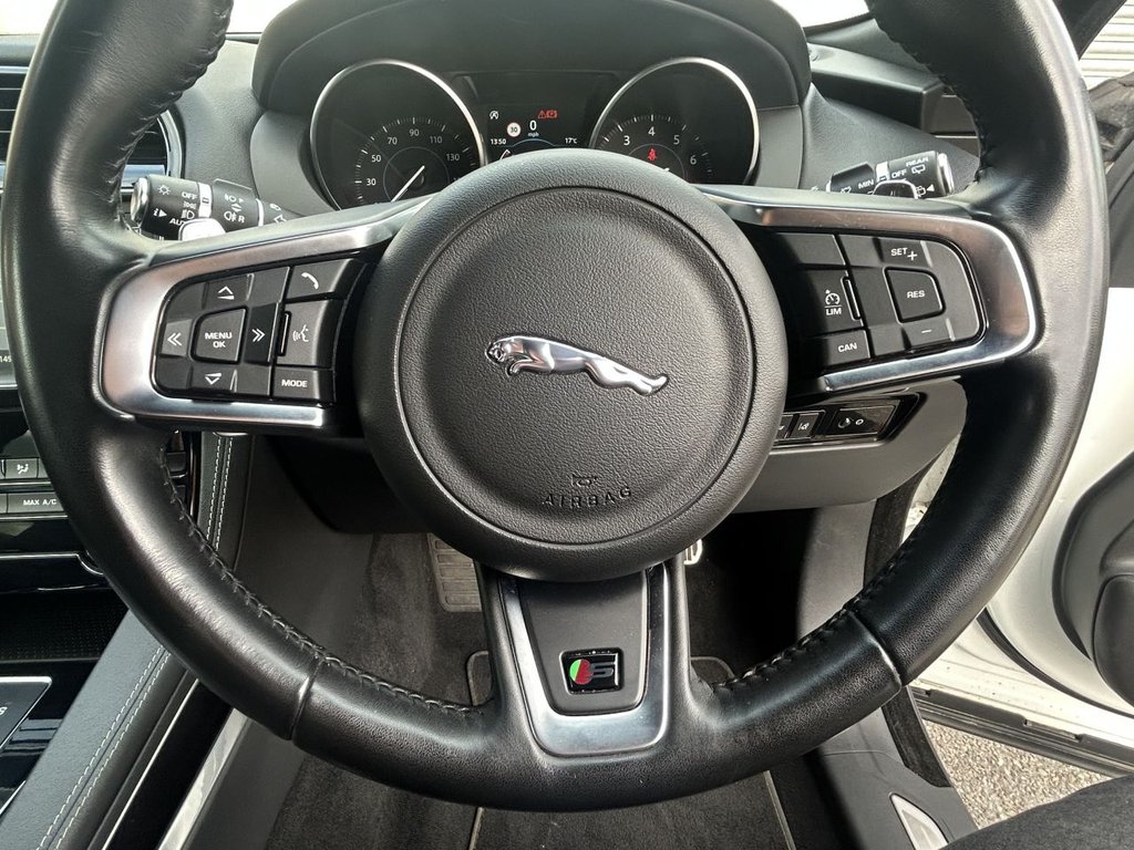 Used Jaguar F-Pace 2018 for sale - 76223536: Photo 12