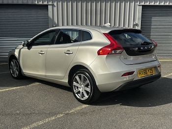 Used Volvo V40 2016 for sale - 75542701: Photo
