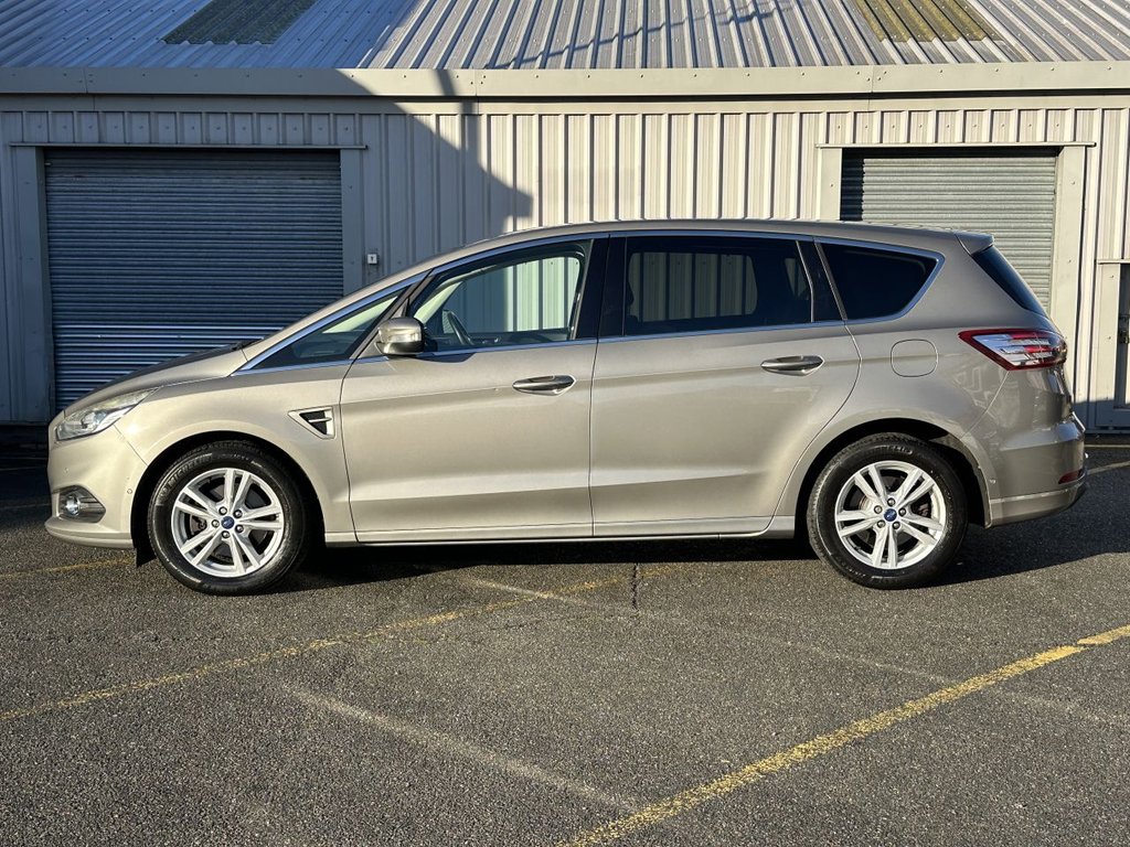 Used Ford S-Max 2018 for sale - 76279544: Photo 2
