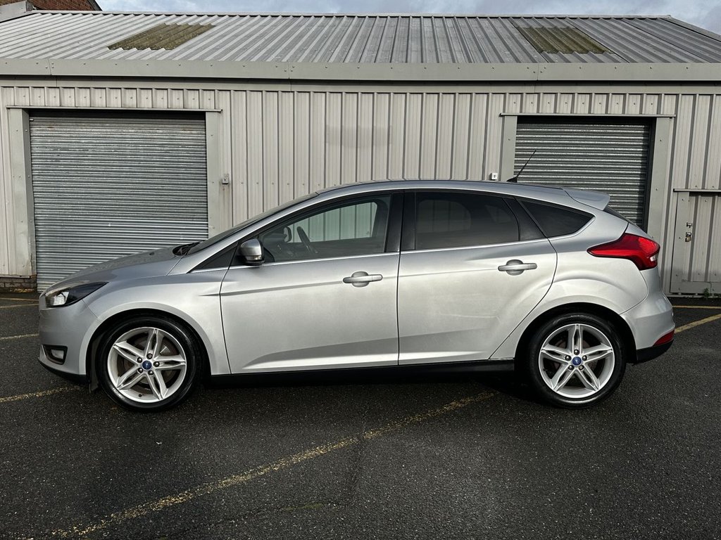 Used Ford Focus 2015 for sale - 76454015: Photo 2