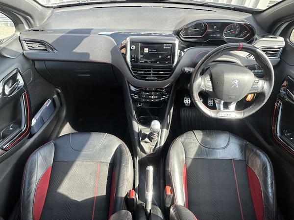 Used Peugeot 208 2018 for sale - 76256003: Photo 10