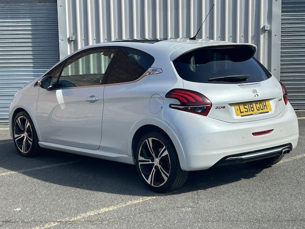 Used Peugeot 208 2018 for sale - 76256003: Photo 3