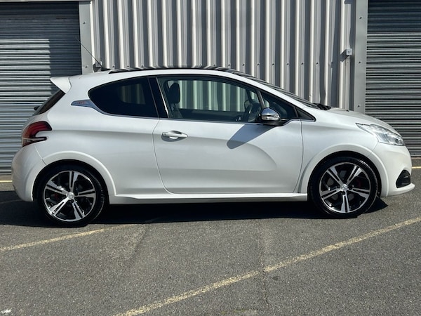 Used Peugeot 208 2018 for sale - 76256003: Photo 6