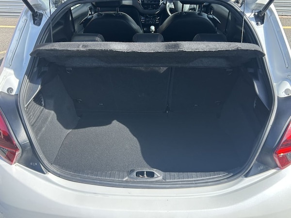Used Peugeot 208 2018 for sale - 76256003: Photo 9