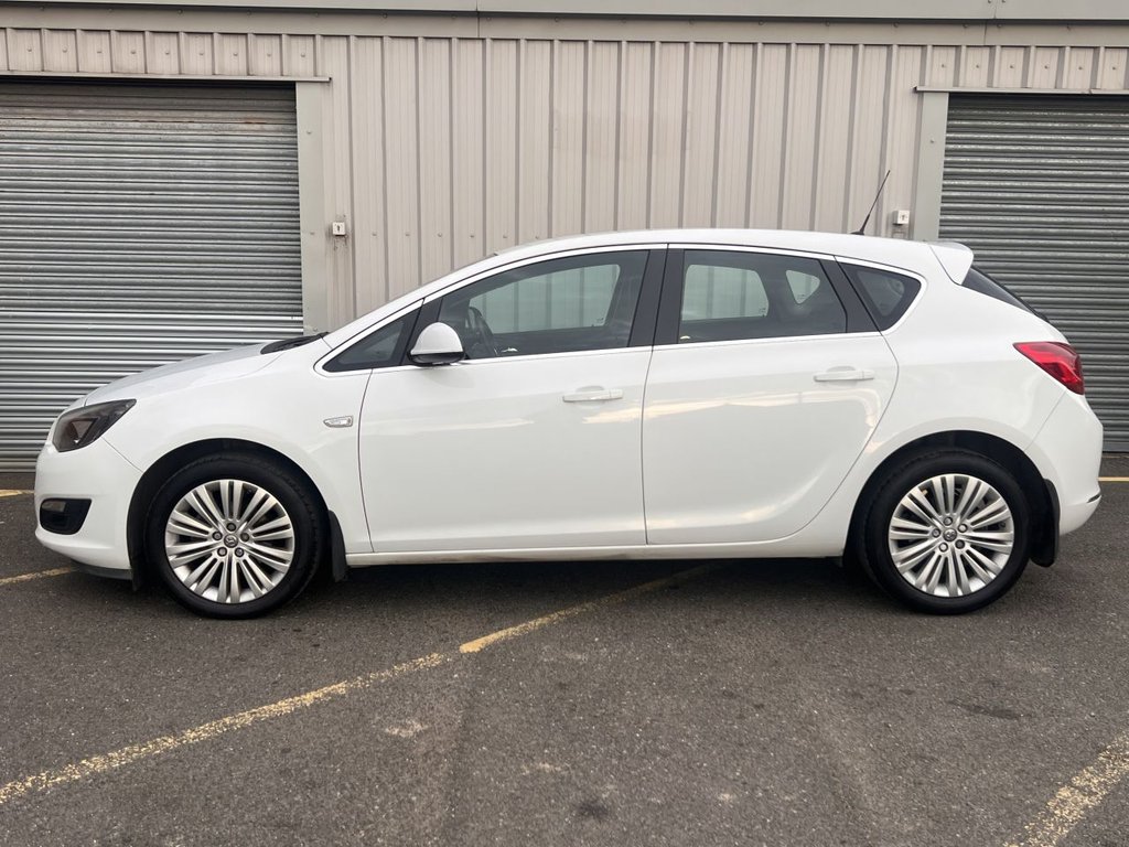 Used Vauxhall Astra 2015 for sale - 76950354: Photo 2