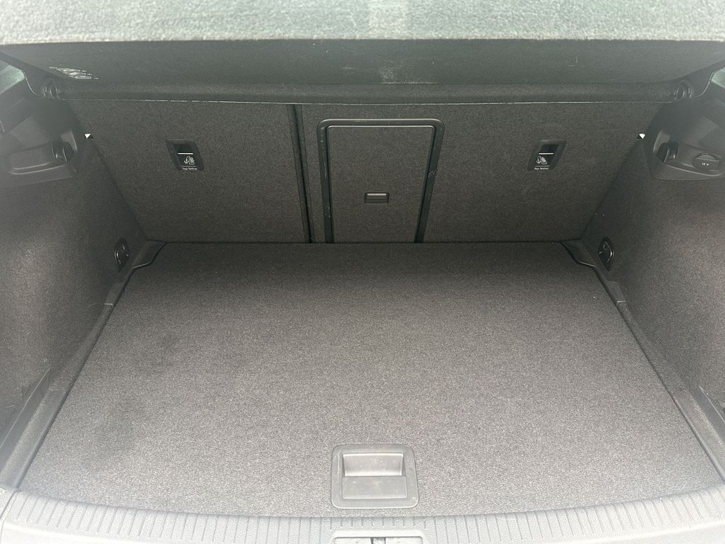 Used Volkswagen Golf 2017 for sale - 77692885: Photo 9