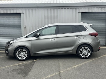 Used Kia Carens 2018 for sale - 78082720: Photo