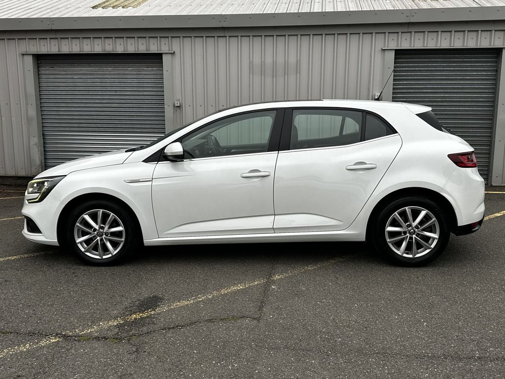 Used Renault Megane 2017 for sale - 76303767: Photo 2