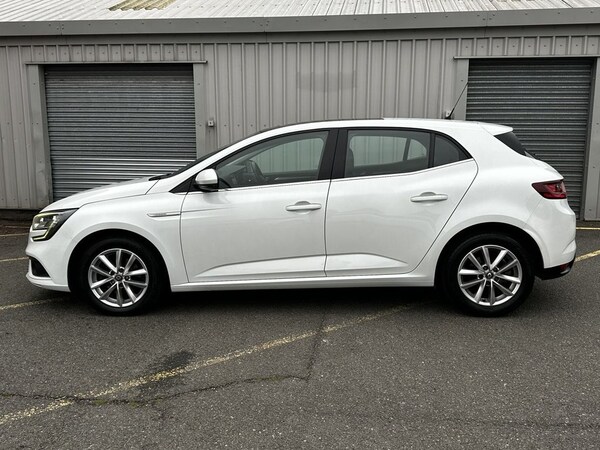 Used Renault Megane 2017 for sale - 76303767: Photo 2