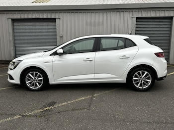 Used Renault Megane 2017 for sale - 76303767: Photo 2