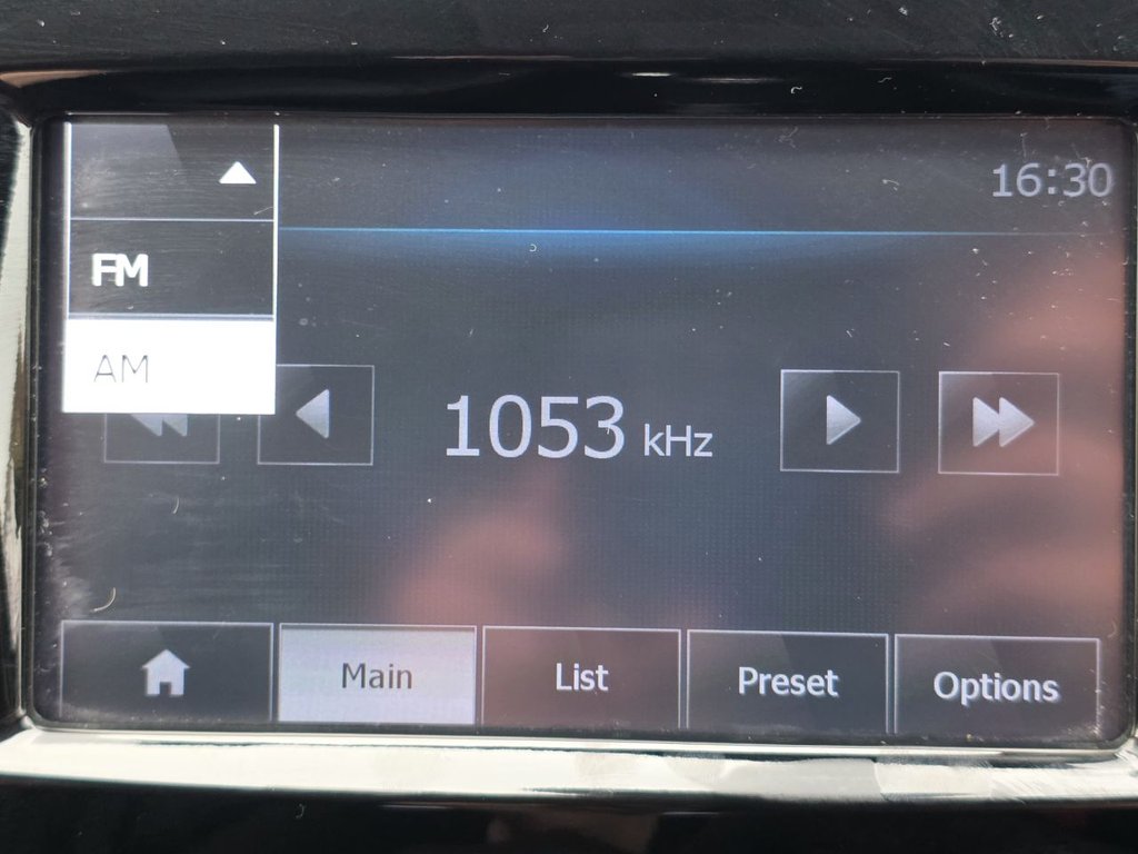 Used Renault Clio 2015 for sale - 76266811: Photo 17