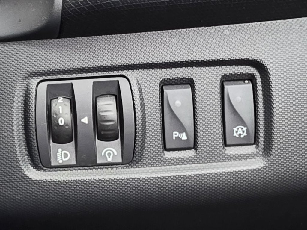 Used Renault Clio 2015 for sale - 76266811: Photo 22