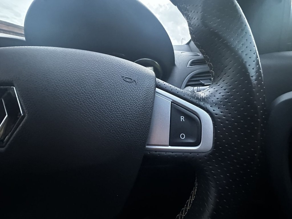 Used Renault Megane 2011 for sale - 76840874: Photo 15