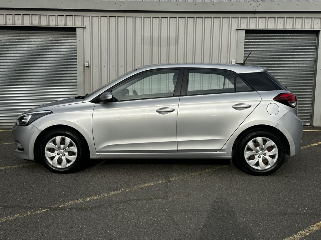 Used Hyundai i20 2018 for sale - 76496120: Photo 2