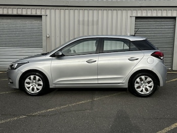 Used Hyundai i20 2018 for sale - 76496120: Photo