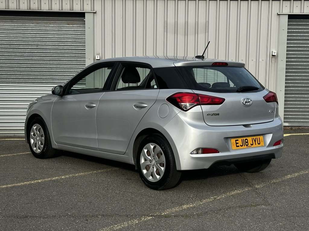 Used Hyundai i20 2018 for sale - 76496120: Photo 3