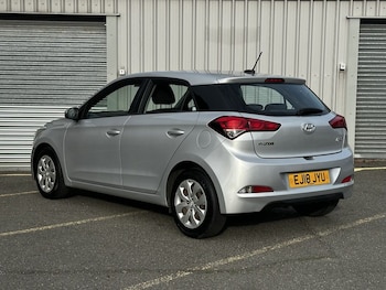 Used Hyundai i20 2018 for sale - 76496120: Photo