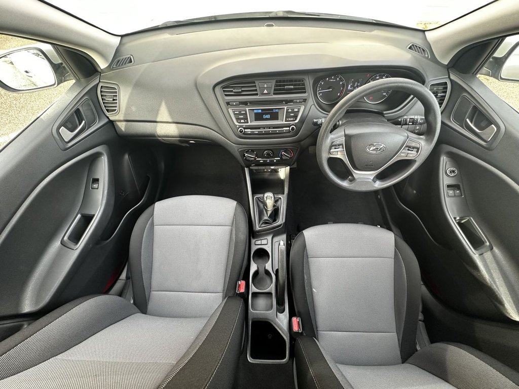 Used Hyundai i20 2018 for sale - 76496120: Photo 9