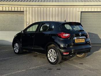 Used Renault Captur 2017 for sale - 76909810: Photo
