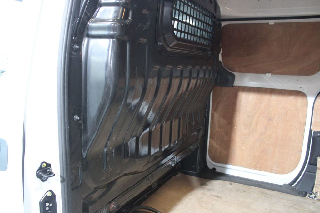 Used Nissan e-NV200 2017 for sale - 77952532: Photo 42