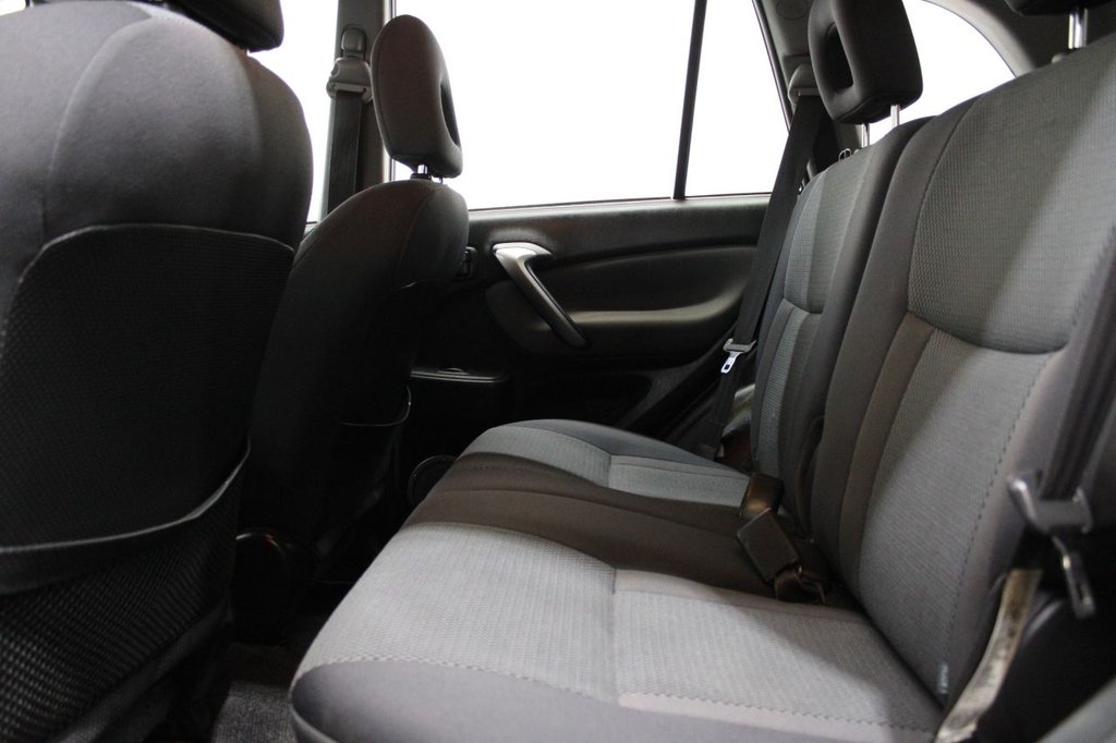 Used Toyota RAV4 2004 for sale - 76581981: Photo 19