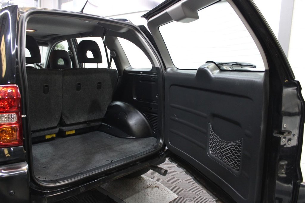 Used Toyota RAV4 2004 for sale - 76581981: Photo 24