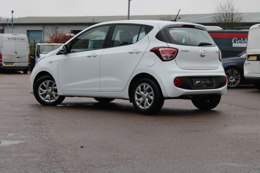 Used Hyundai i10 2018 for sale - 76950296: Photo 2