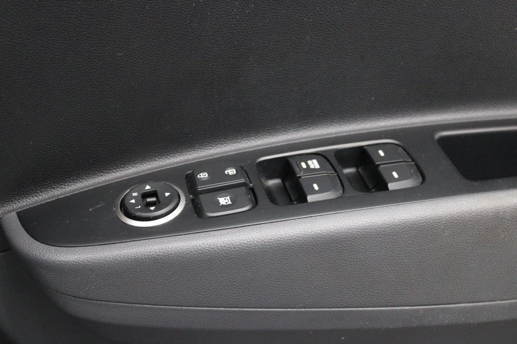 Used Hyundai i10 2018 for sale - 76950296: Photo 29