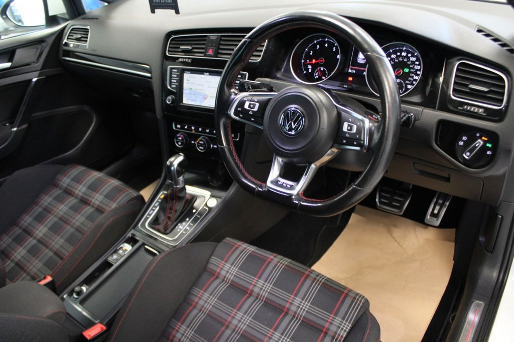 Used Volkswagen Golf 2016 for sale - 77594195: Photo 32