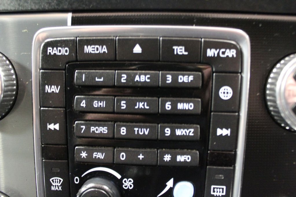 Used Volvo V60 2015 for sale - 77038504: Photo 40