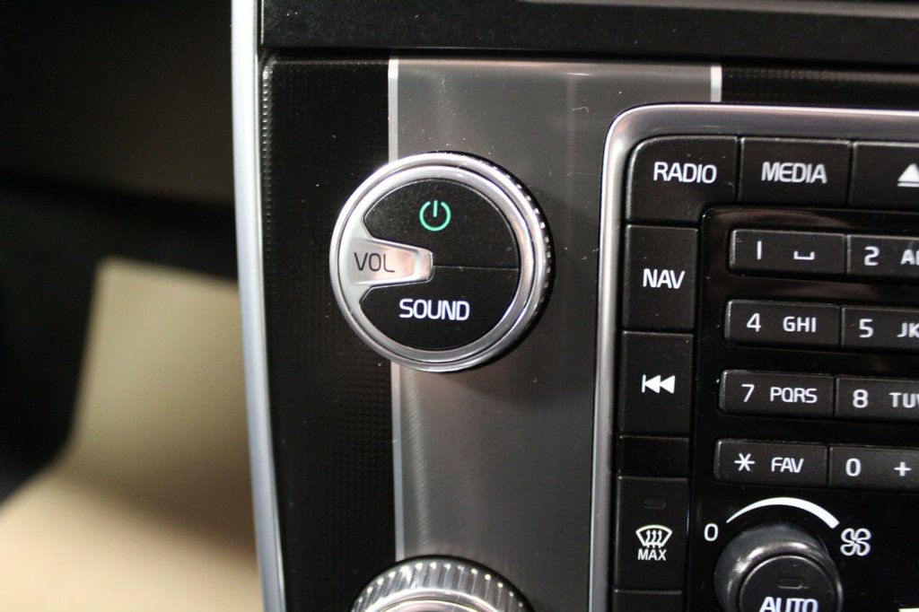 Used Volvo V60 2015 for sale - 77038504: Photo 45