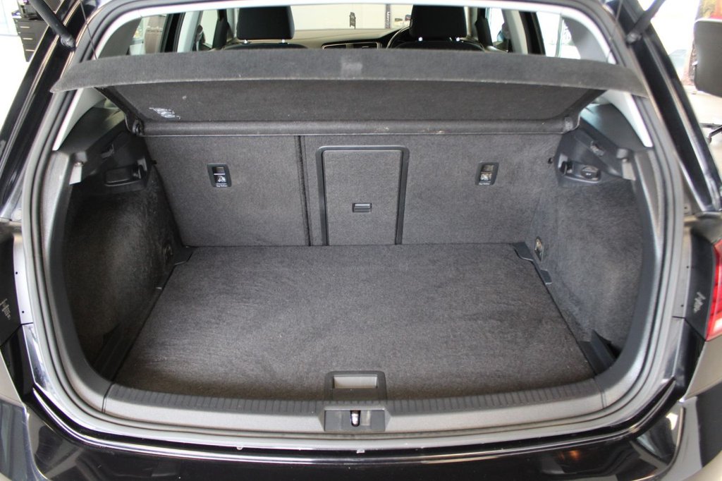 Used Volkswagen Golf 2017 for sale - 76883024: Photo 28