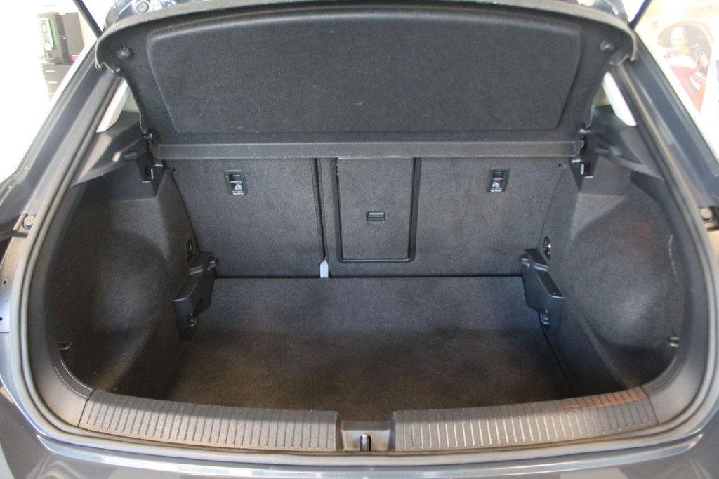 Used Volkswagen T-Roc 2019 for sale - 76923208: Photo 28