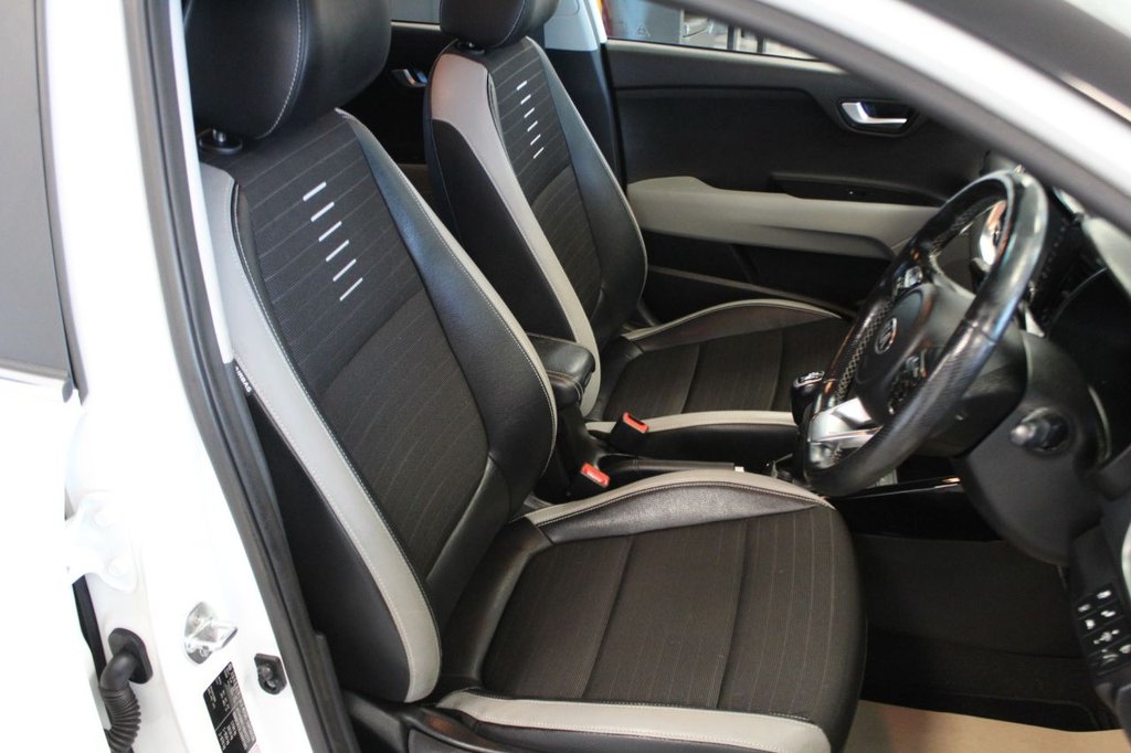 Used Kia Stonic 2018 for sale - 76883265: Photo 19