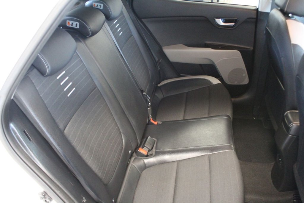 Used Kia Stonic 2018 for sale - 76883265: Photo 25