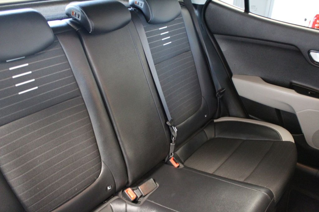 Used Kia Stonic 2018 for sale - 76883265: Photo 26