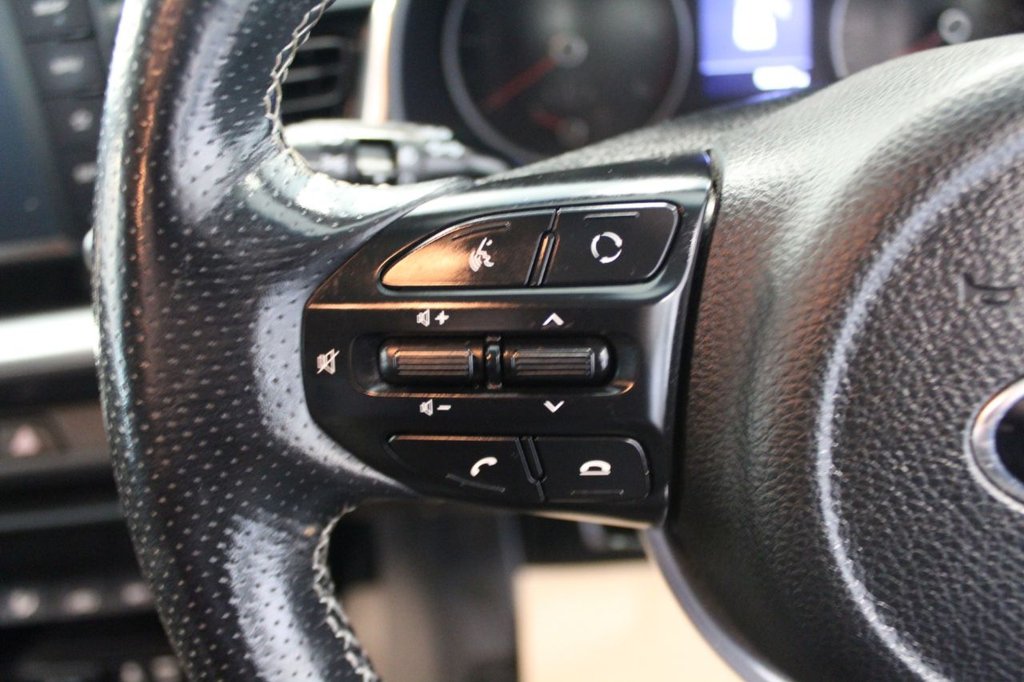 Used Kia Stonic 2018 for sale - 76883265: Photo 46