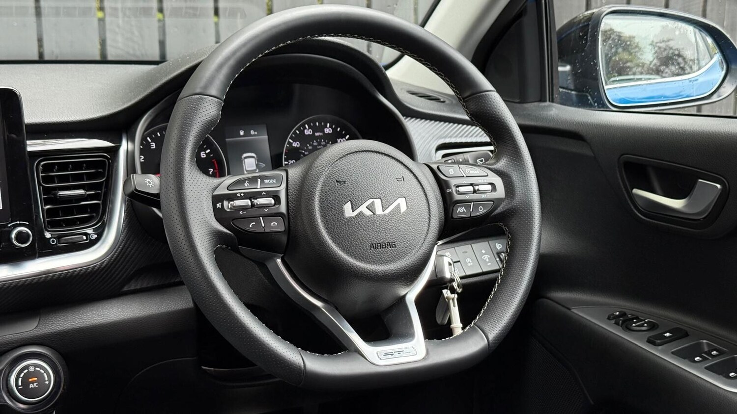 Used Kia Stonic 2023 for sale - 76622967: Photo 17