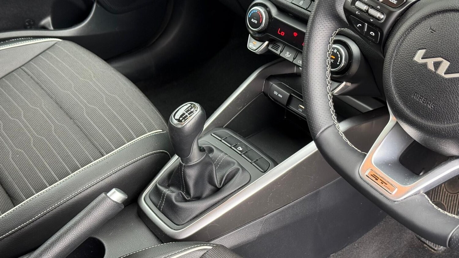 Used Kia Stonic 2023 for sale - 76622967: Photo 23