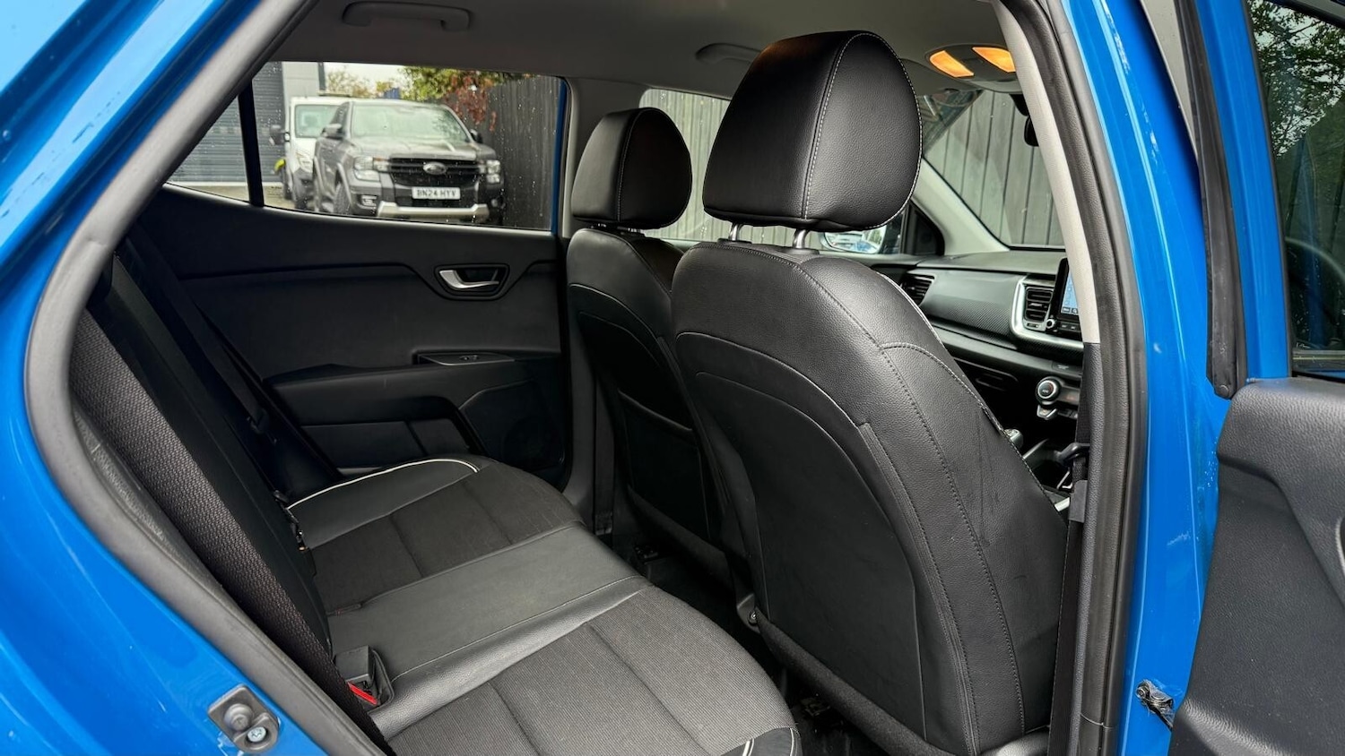 Used Kia Stonic 2023 for sale - 76622967: Photo 28