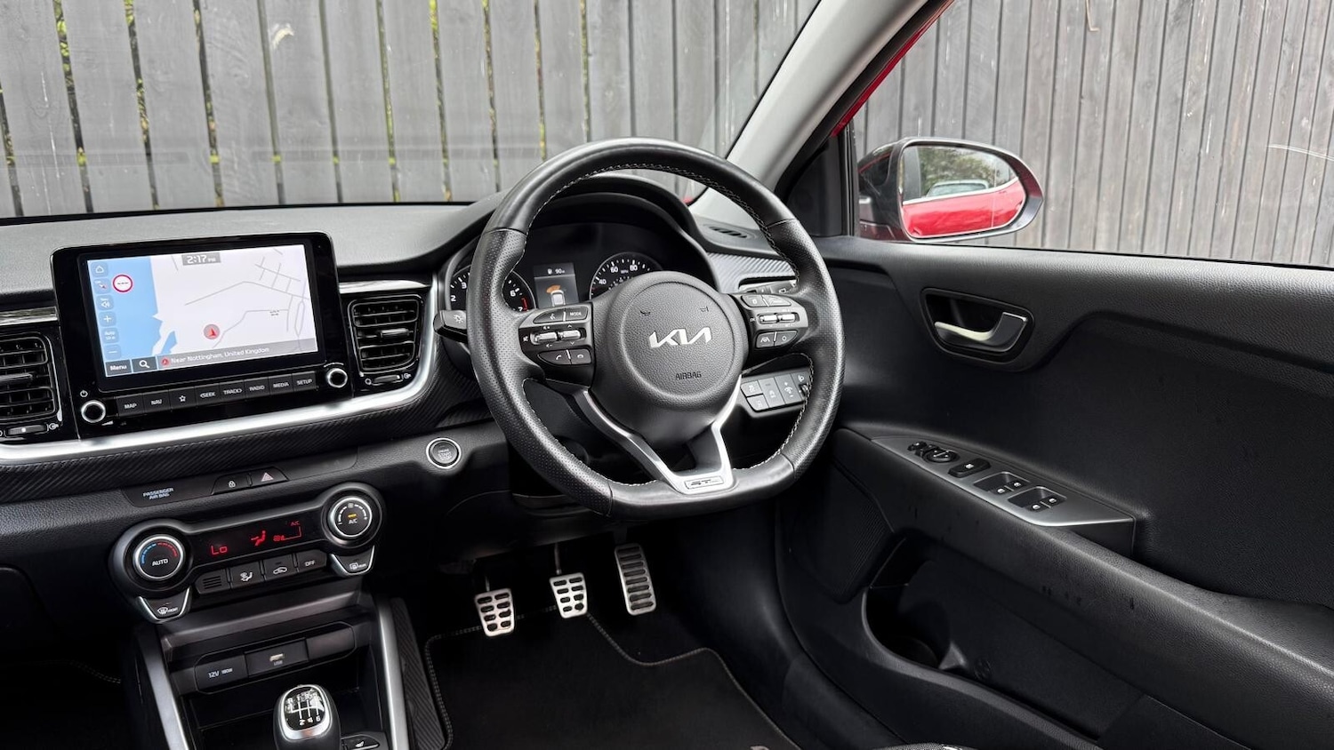 Used Kia Stonic 2023 for sale - 76622960: Photo 16